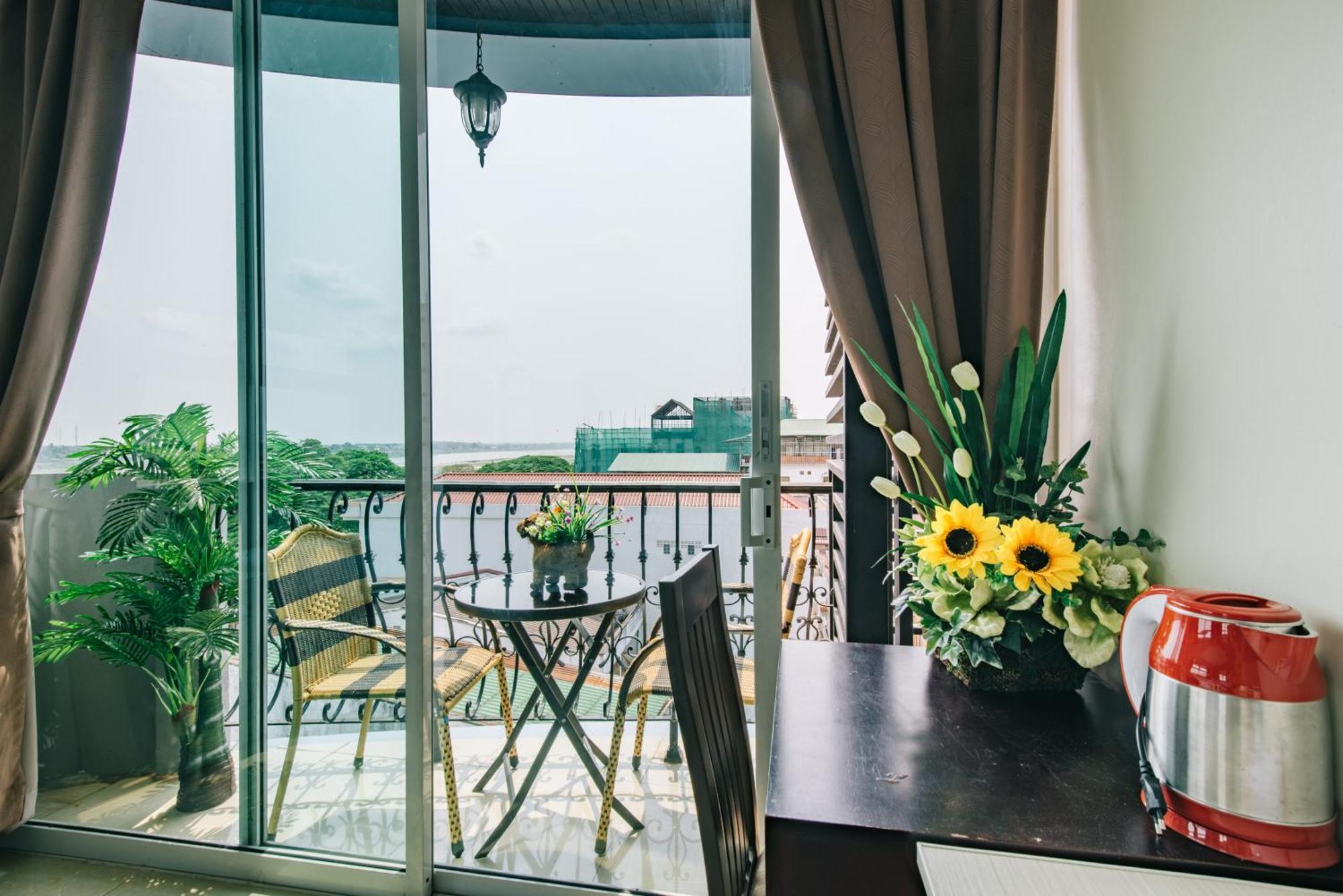 V Hotel Vientiane Luaran gambar